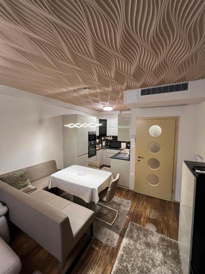 Appartamento Párizsi Udvar Prémium Apartman Debrecen Esterno foto