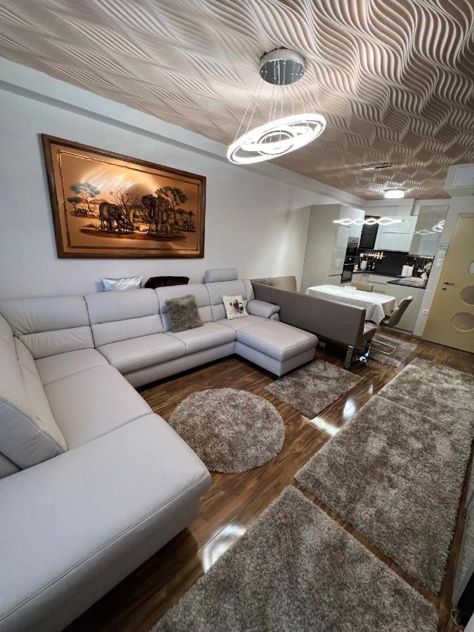 Appartamento Párizsi Udvar Prémium Apartman Debrecen Esterno foto