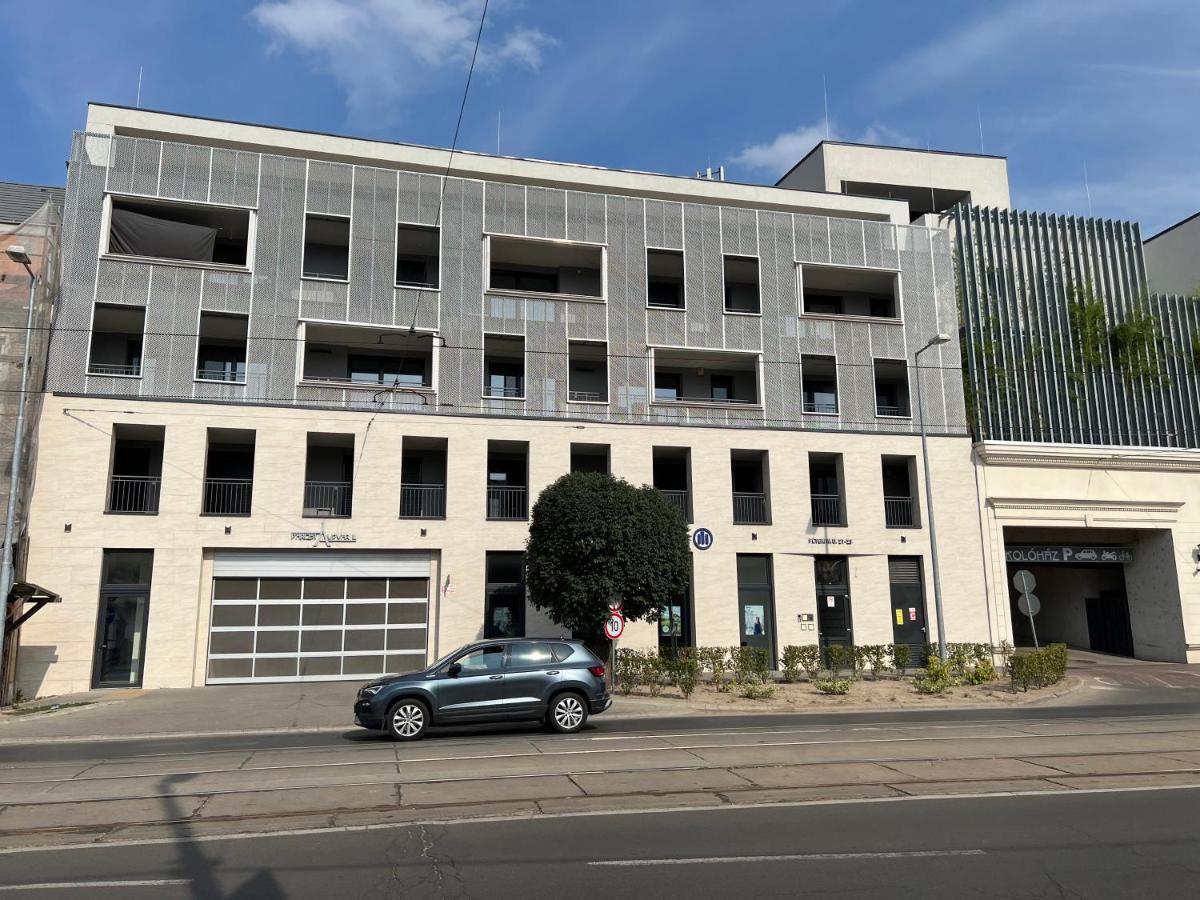 Appartamento Párizsi Udvar Prémium Apartman Debrecen Esterno foto